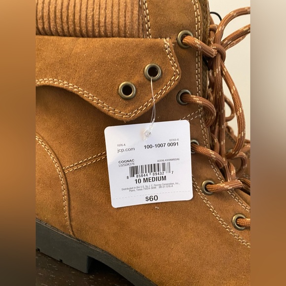 NWT Women’s St. John’s Bay Brown Boot, Size 10 (M) - Picture 2 of 5